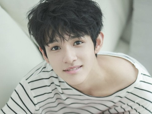 Lần đầu chứng kiến vẻ đẹp "vô thực" của "Hoàng tử lai" Kim Samuel tại Việt Nam