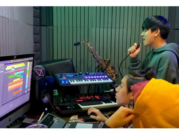 K-ICM tiếp tục giới thiệu ca khúc mới, đáng chú ý là poster đã có sự xuất hiện của Quang Đông