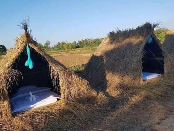 Cộng đồng mạng thích thú với “homestay lều rơm", đua nhau đặt sớm sợ "cháy" phòng!