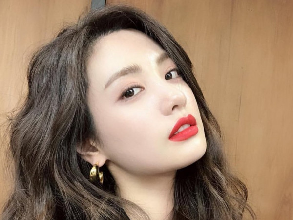 Bất ngờ với cô gái đứng đầu danh sách 30 cô gái xinh đẹp nhất thập kỷ