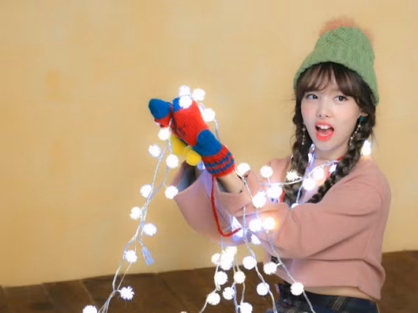 Những khoảnh khắc cho thấy Nayeon (TWICE) giống với mọi cô nàng teen khác trên đời