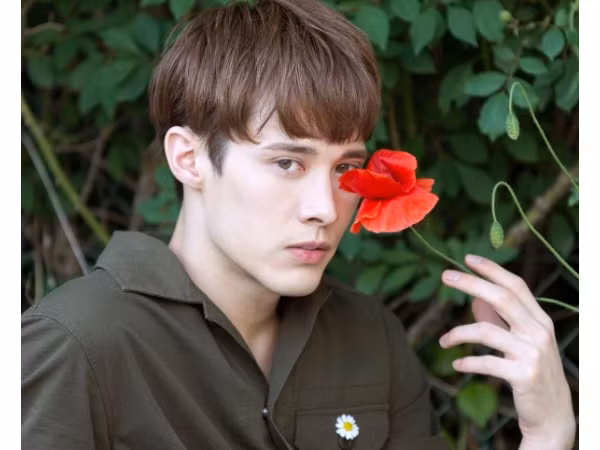 Bị "ném đá" dữ dội, em út của nhóm nhạc K-Pop toàn trai Tây vẫn tham gia show "hồi sinh" idol