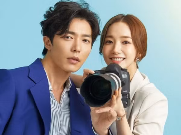 Cô nàng Duk Mi của “Her Private Life” chính là fangirl thành công nhất hệ Mặt Trời