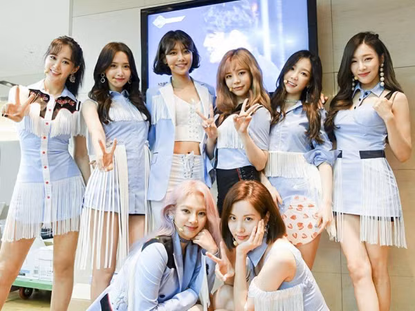 Fan đứng ngồi không yên trước loạt thính “comeback” của SNSD phiên bản đầy đủ