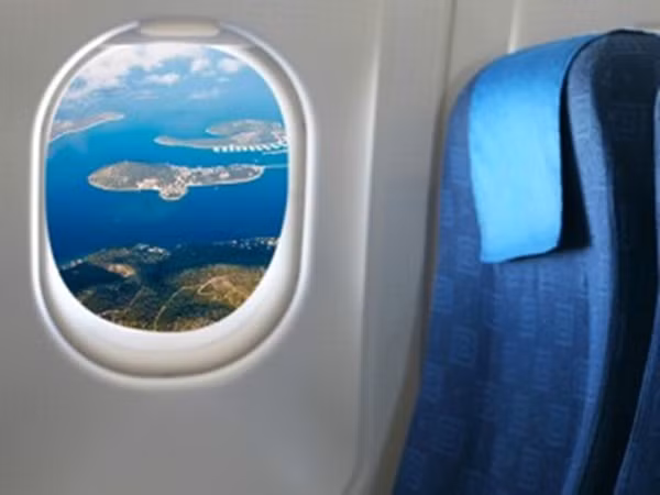 Lý do kỳ lạ khiến cửa sổ trên máy bay luôn luôn hình tròn 