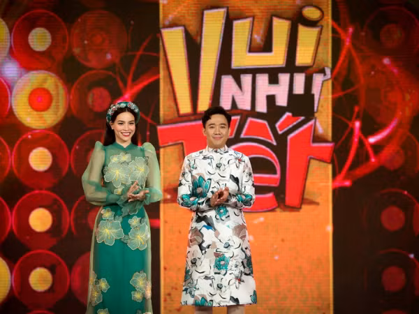 Cặp đôi Trấn Thành - Hồ Ngọc Hà trở lại, mặc áo dài rực rỡ dẫn chương trình Tết