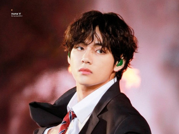 Ba khoảnh khắc đỉnh cao khiến V (BTS) hút hồn khán giả trong show giải trí Mỹ