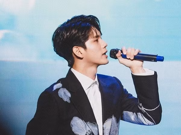 Nhìn hình ảnh này sẽ thấy còn ai sung sướng hơn fan Việt của Ong Seongwoo nữa