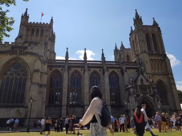Đến London, người nhện mém “xa nhà”, còn tớ suýt “để quên” trái tim!
