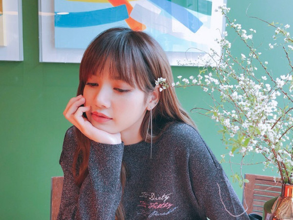Lisa (Black Pink) vẫn xinh bất ngờ dù để mặt mộc trong show “Real Men 300”