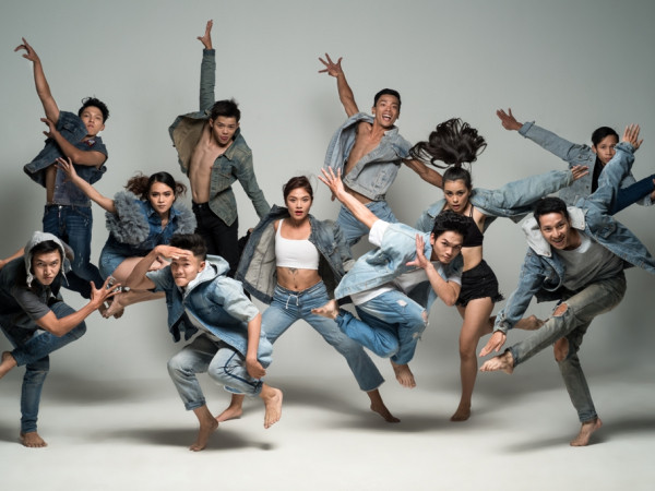 John Huy Trần mướt mồ hôi, cùng học trò tập luyện trước thềm liveshow