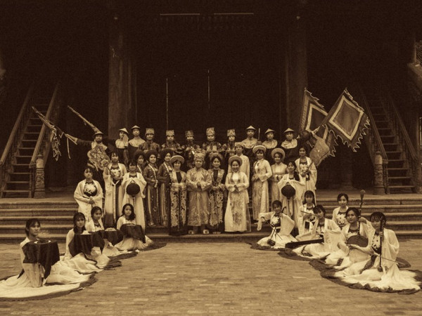 Bộ ảnh kỷ yếu lịch sử “có một không hai” của teen chuyên Sử Hải Dương