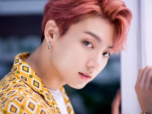 Ngày nào còn xin tiền mẹ mua thức ăn, Jungkook giờ đã thành đại gia chính hiệu