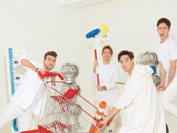 Nhóm nhạc K-Pop toàn... trai Tây bị cư dân mạng "ném đá" dữ dội