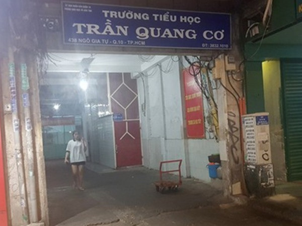 Hai học sinh mâu thuẫn, nhóm phụ huynh đánh nhau, đánh luôn cả thầy hiệu phó