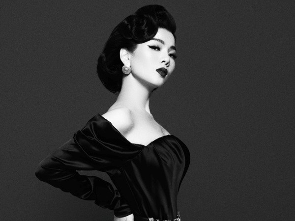 Nói là làm, Lệ Quyên mời hai đội bóng đá vô địch SEA Games đến xem "Q SHOW 2"