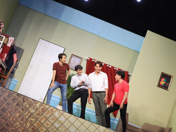 Huỳnh Lập, Lê Dương Bảo Lâm, Cris Phan "bầm dập" vì sân khấu nghiêng