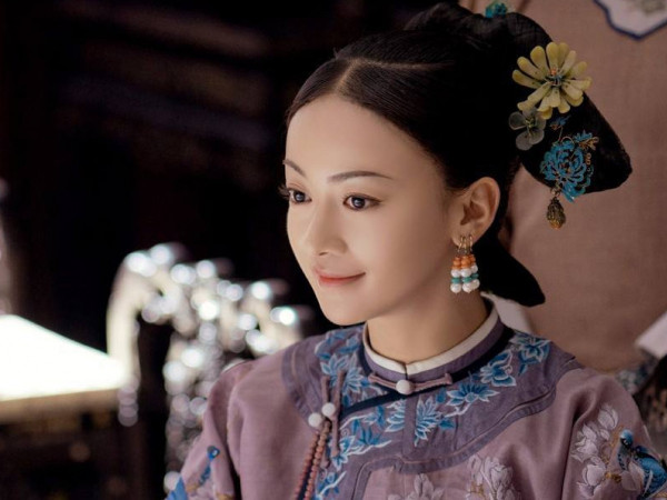 "Ngụy Anh Lạc" Ngô Cẩn Ngôn bị đài truyền hình chỉ trích vì thiếu chuyên nghiệp
