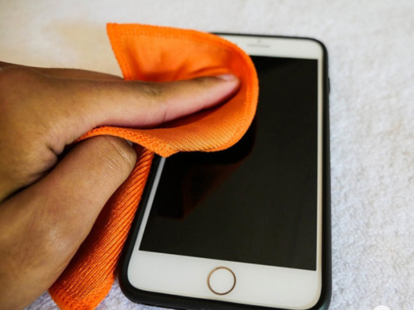 Cần vệ sinh smartphone đúng cách để loại bỏ hết vi khuẩn