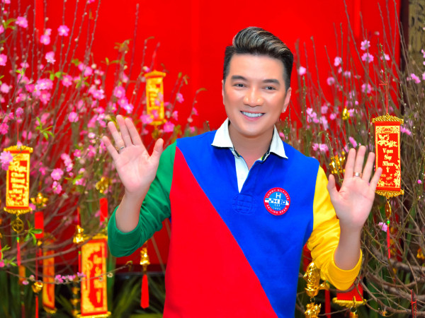 Tết đến, Đàm Vĩnh Hưng bắt đầu "nghỉ" nhận show, ở bên gia đình trang trí nhà cửa