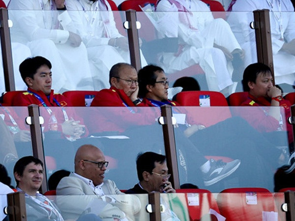 HLV Park Hang-seo cùng 4 trợ lý trực tiếp do thám tuyển Nhật Bản