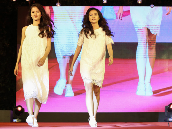 Quán quân Next Top Ngọc Châu - Hương Ly diện trang phục năng động, cùng làm vedette