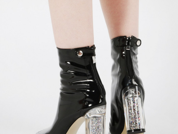 Không phải sneaker, ankle boots chính là "lính mới" tung hoành làng thời trang những ngày chớm thu