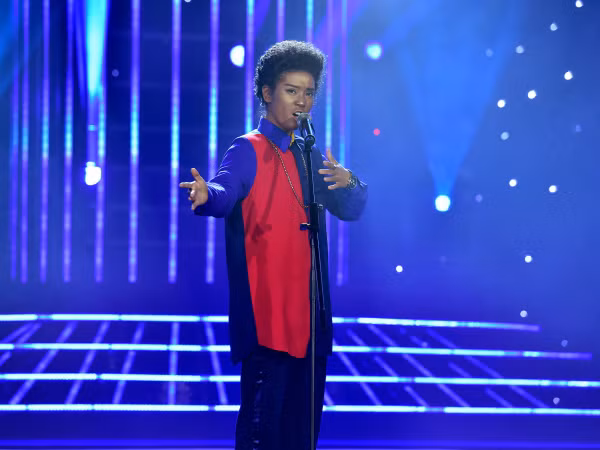 Gương mặt thân quen 2017: Hoàng Yến gây choáng với ngoại hình khác lạ khi hoá thân thành Bruno Mars 