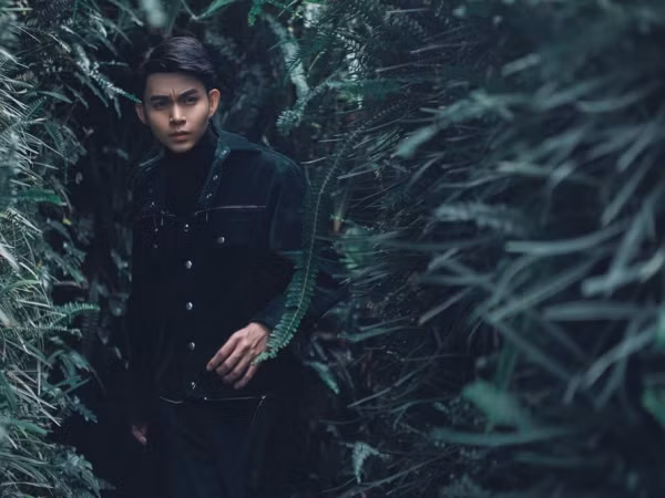 Jun Phạm gây tò mò khi thực hiện "teaser" để quảng bá cho "teaser" của MV mới