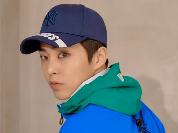 Xiumin (EXO) lại vô tình giúp một loại dưỡng môi bán hết veo trong nháy mắt