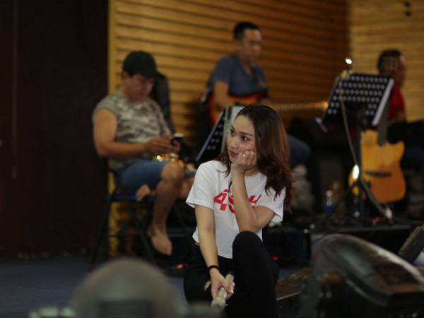 Diễn viên Cao Mỹ Kim thực hiện minishow đánh dấu 10 năm hoạt động nghệ thuật