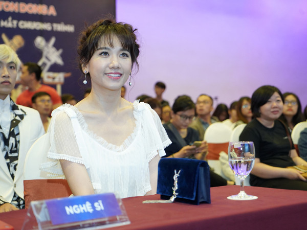 Lần đầu tiên Hari Won đồng ý dẫn chung với Trấn Thành trong một show truyền hình