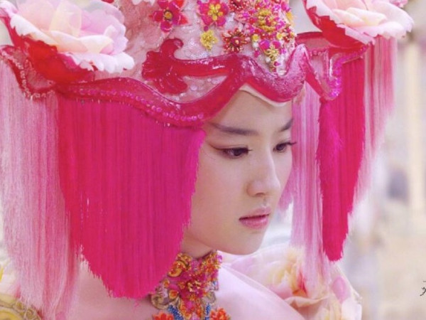 Những lần sao Hoa ngữ khiến khán giả khóc thét vì tạo hình phim cổ trang quá dị