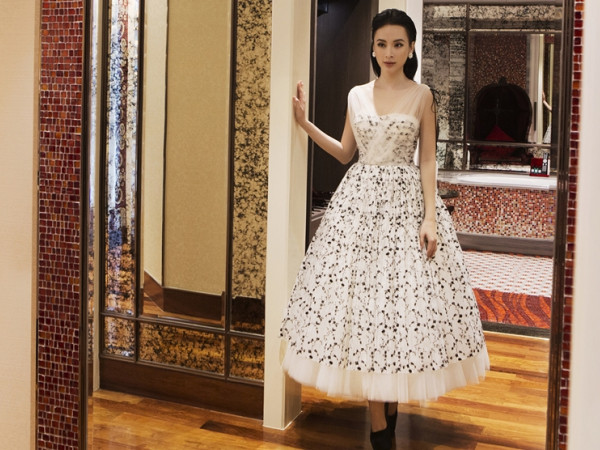 Angela Phương Trinh xinh “hết phần thiên hạ” trong những thiết kế mới của Công Trí