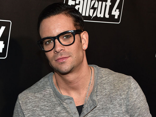 Cư dân mạng quốc tế phản ứng trái chiều sau cái chết của Mark Salling