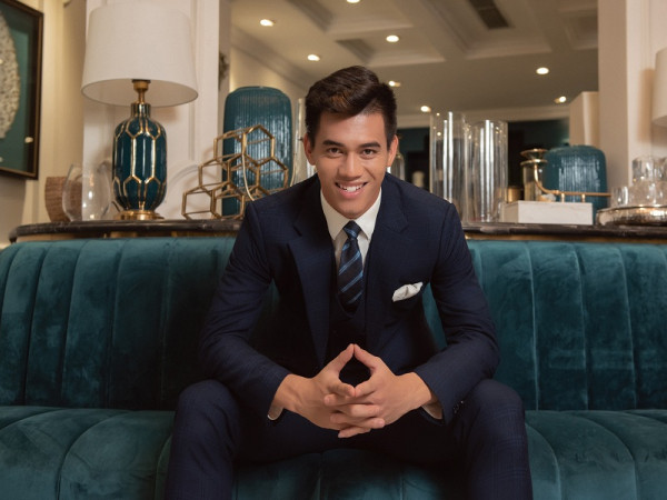 Tạm chia tay “quần đùi áo số”, Tiến Linh bảnh bao chuẩn soái ca khi diện suit