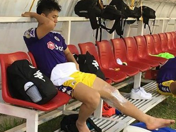 Chấn thương nặng, Đình Trọng phải ra nước ngoài phẫu thuật