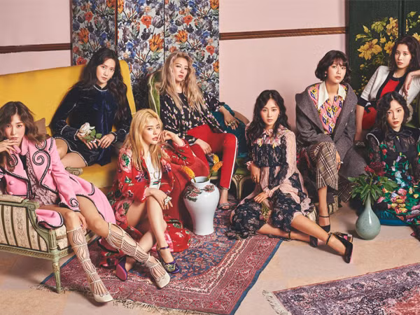 Cùng nhìn lại 10 bức ảnh tạp chí đáng nhớ nhất trong 10 năm sự nghiệp của SNSD