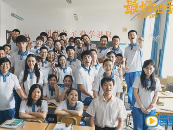Gửi những ngày cuối cùng dưới mái trường: Hãy cứ điên rồ và đáng yêu như thế!