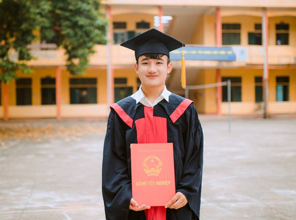 Nam sinh đạt 9,75 điểm môn Văn: “Lướt mạng mỗi ngày, lấy chất liệu thời sự vào bài thi”