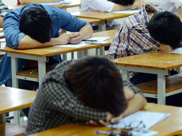 Vì sao hàng nghìn sinh viên Sài Gòn có nguy cơ bị đuổi học?