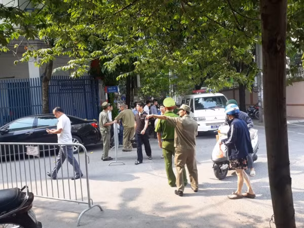 Hé lộ nguyên nhân nam thanh niên đâm bạn gái và bạn cùng phòng tử vong 