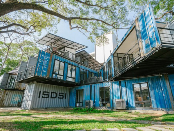 Độc đáo trường Đại học được xây bằng 22 thùng container tái chế đẹp mê người tại Chiangmai