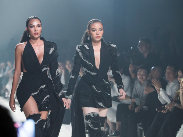 Kỳ Duyên nắm tay Minh Triệu "náo loạn" show diễn NTK Lê Thành Hòa với thần thái catwalk "ngất ngây"