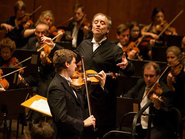 Hoãn các chương trình biểu diễn trong hai ngày Quốc tang 6 và 7/10/2018