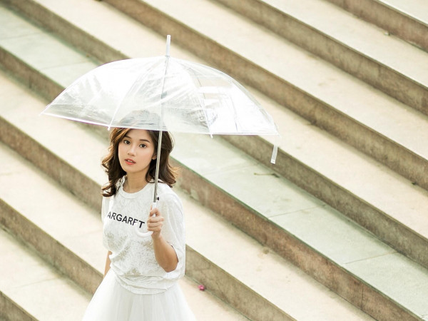 Những khoảnh khắc én nhỏ Hoàng Yến Chibi “đốn tim” fan