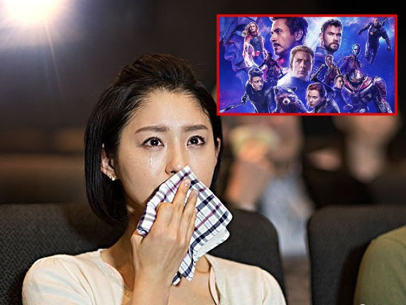 Khóc quá nhiều khi xem "Avengers: End Game", cô gái trẻ phải nhập viện cấp cứu