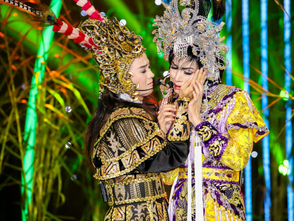 Gương mặt thân quen 2017: Jun Phạm hôn má Thanh Duy khiến Ban giám khảo cười ngất 