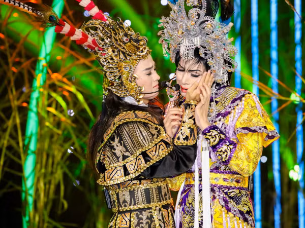 Gương mặt thân quen 2017: Jun Phạm hôn má Thanh Duy khiến Ban giám khảo cười ngất 