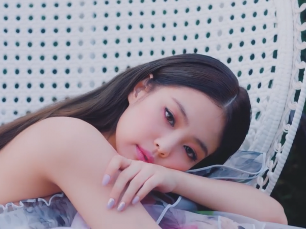 Ngắm nhan sắc Jennie trong "SOLO", fan chỉ biết kêu lên: "Truyền thái y!"